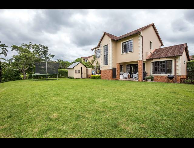 4 BEDROOM FREEHOLD SOLD IN CLIFTON HILL ESTATE